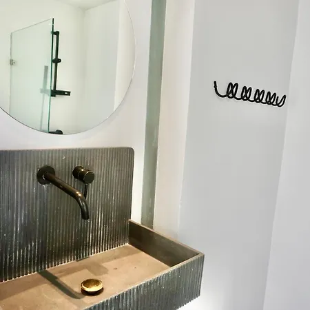 Hip And Funky Apartment Silom Soi 3, With Rooftop View-2