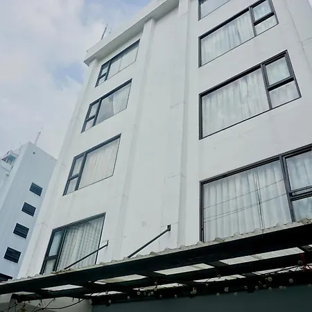 Hip And Funky Apartment Silom Soi 3, With Rooftop View-3