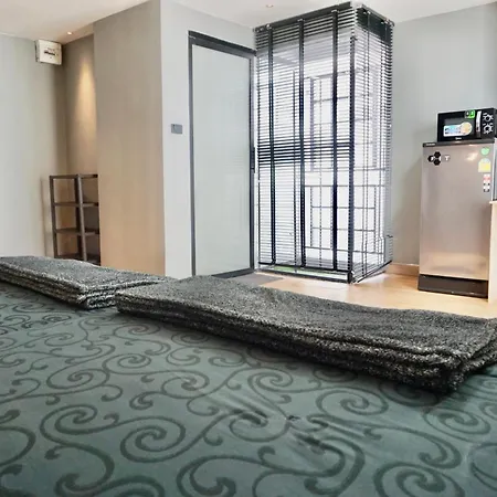 Hip And Funky Apartment Silom Soi 3, With Rooftop View-2